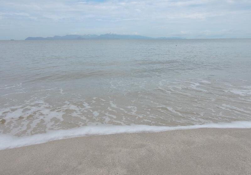 호텔 Bella Vista Waterfront Resort