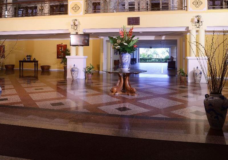 호텔 Bella Vista Waterfront Resort