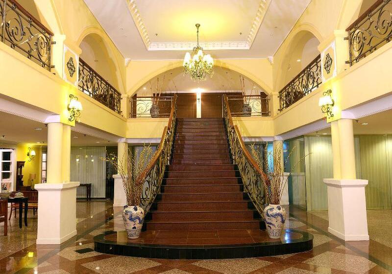 호텔 Bella Vista Waterfront Resort