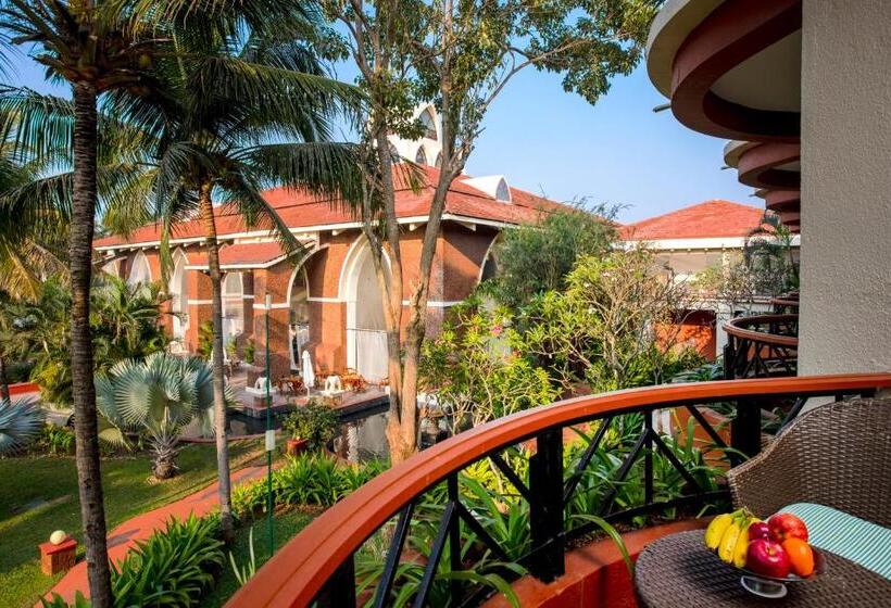 هتل Caravela Beach Resort