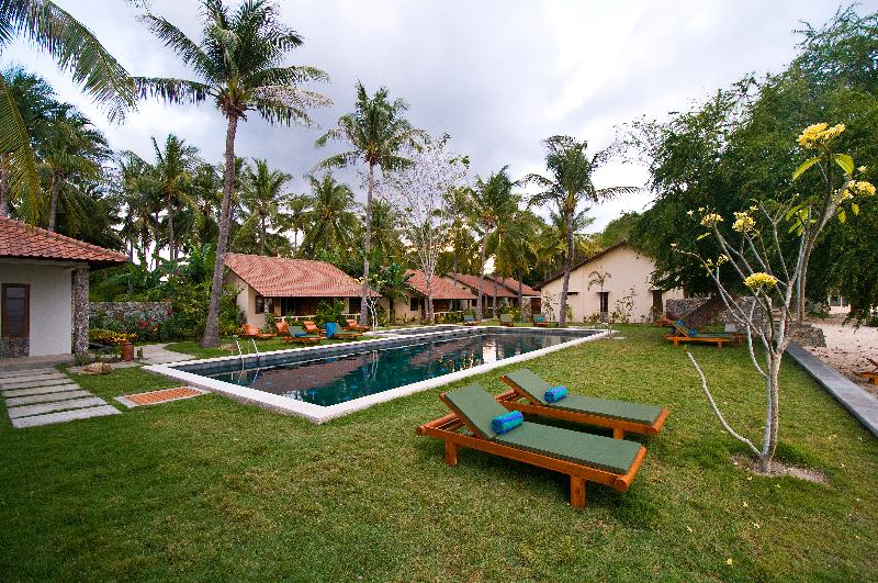 ホテル Cocotinos Sekotong, A Boutique Beach Resort & Spa