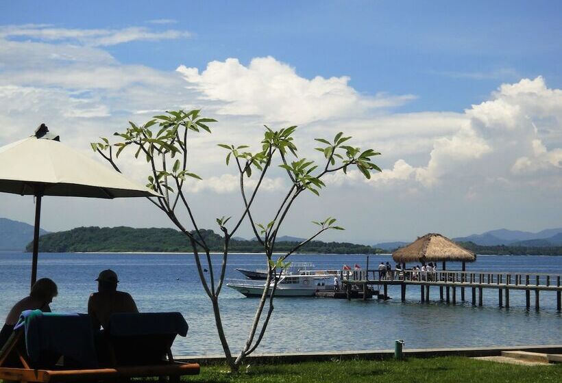 ホテル Cocotinos Sekotong, A Boutique Beach Resort & Spa