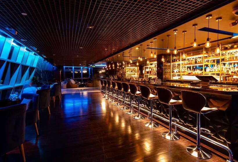 Отель Conrad Abu Dhabi Etihad Towers