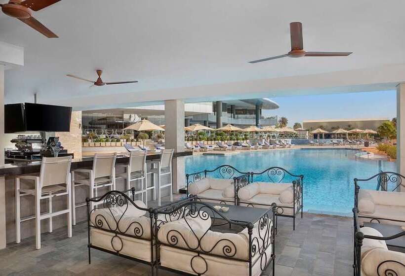 Отель Conrad Abu Dhabi Etihad Towers