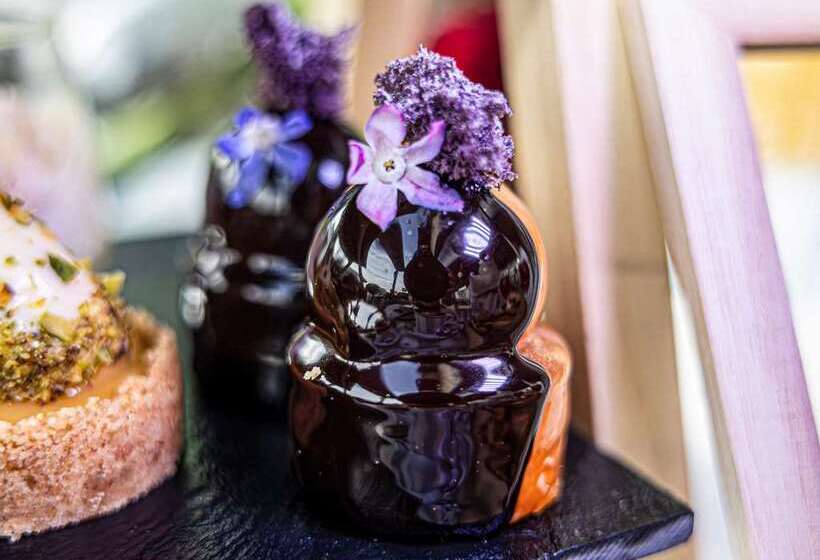 Отель Conrad Abu Dhabi Etihad Towers