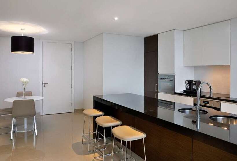 Отель Conrad Abu Dhabi Etihad Towers