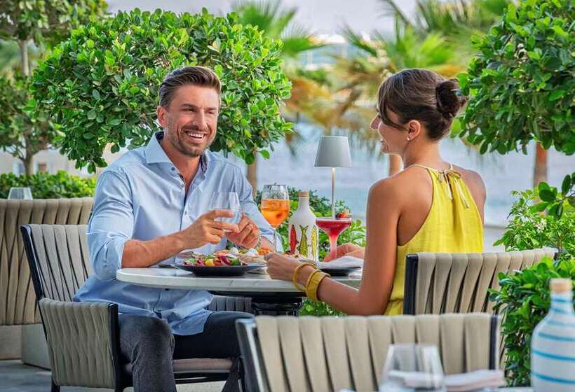 Отель Conrad Abu Dhabi Etihad Towers