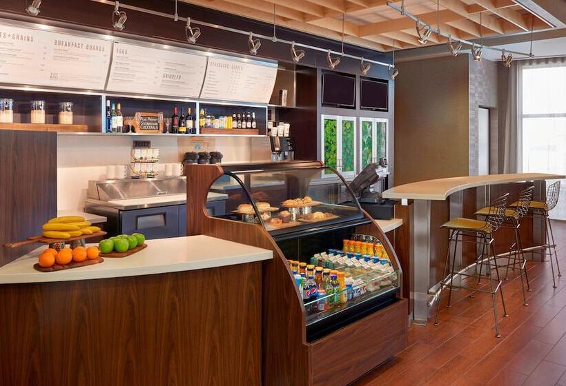 호텔 Courtyard By Marriott Kingston Highway 401