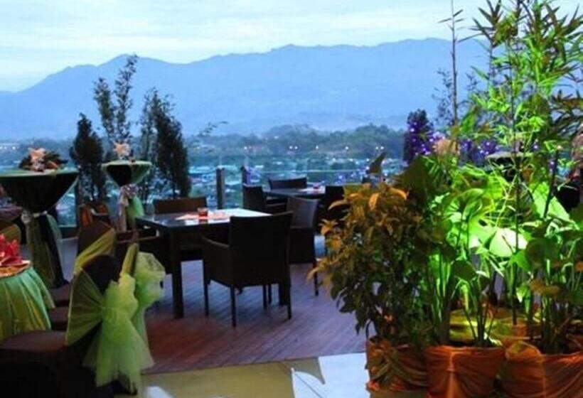 Courtyard Hotel @ 1borneo