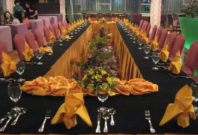 Courtyard Hotel @ 1borneo