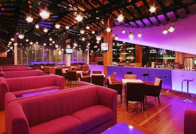 Courtyard Hotel @ 1borneo