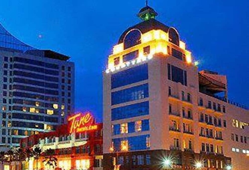 Courtyard Hotel @ 1borneo