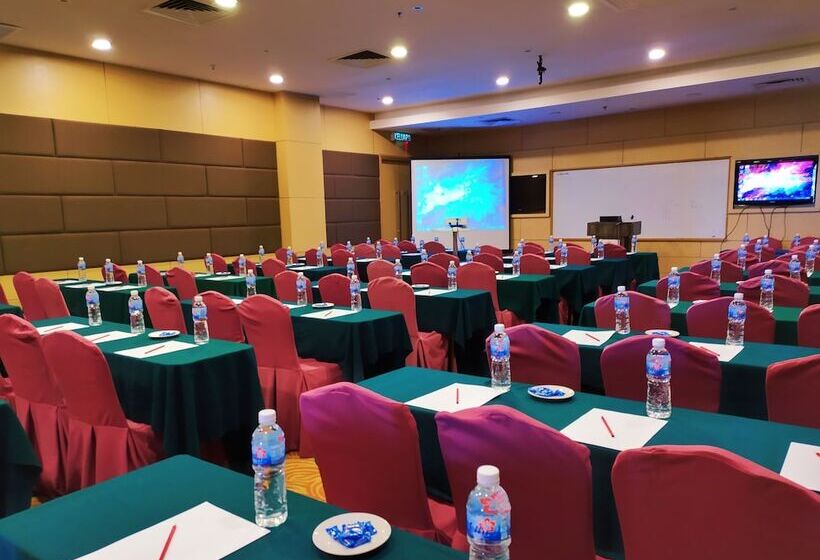 Courtyard Hotel @ 1borneo