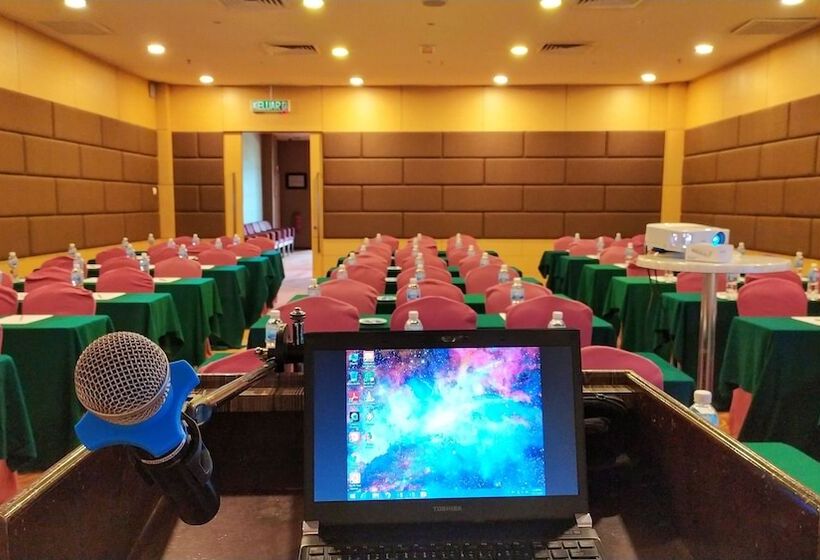 Courtyard Hotel @ 1borneo