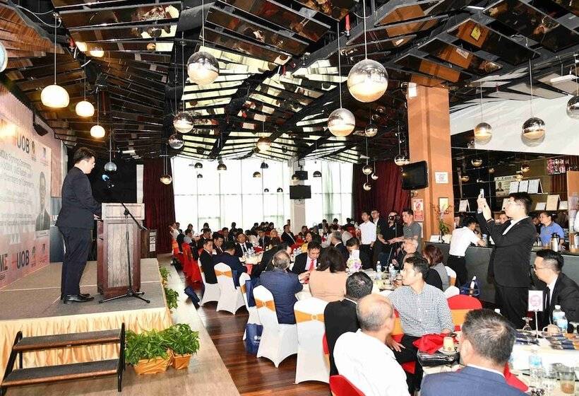 Courtyard Hotel @ 1borneo