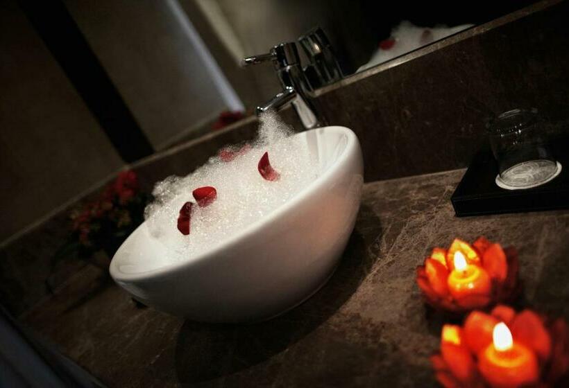 Cristal Hotel Abu Dhabi