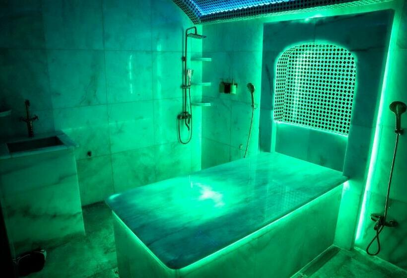 Cristal Hotel Abu Dhabi