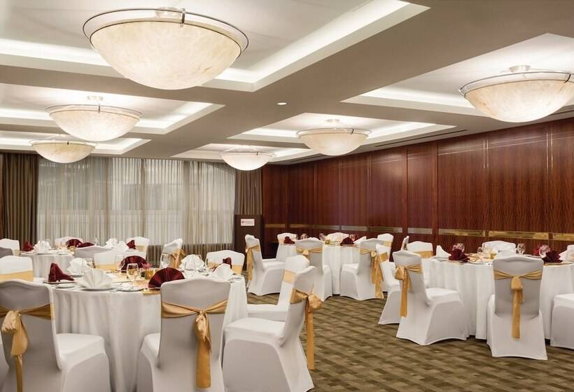 هتل Crowne Plaza   Dubai Jumeirah, An Ihg