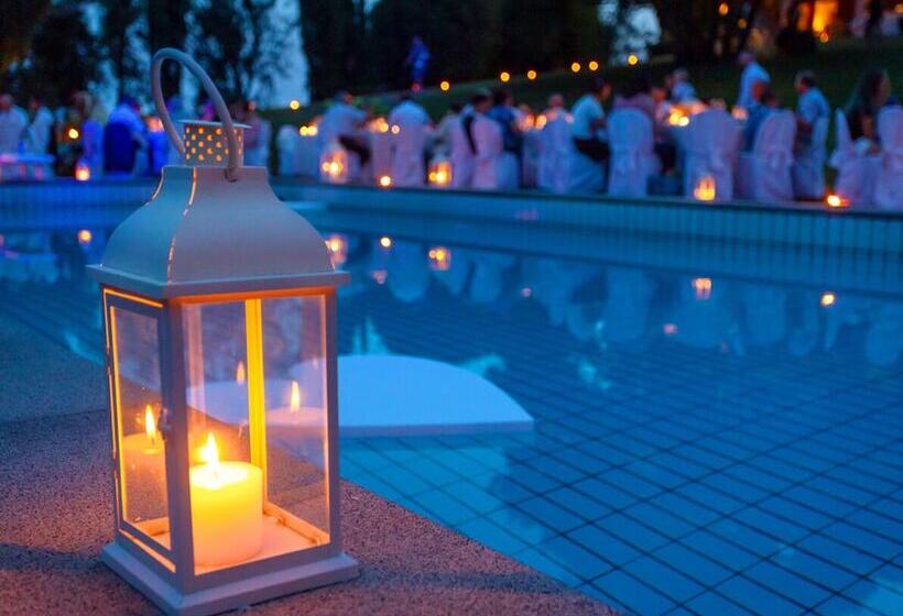 Отель Crowne Plaza New Delhi Mayur Vihar Noida, An Ihg