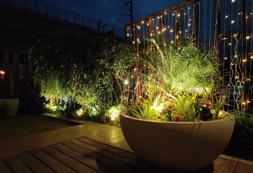 Отель Crowne Plaza New Delhi Mayur Vihar Noida, An Ihg