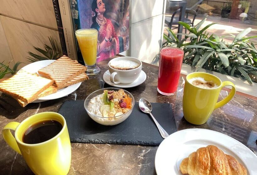 Отель Crowne Plaza New Delhi Mayur Vihar Noida, An Ihg