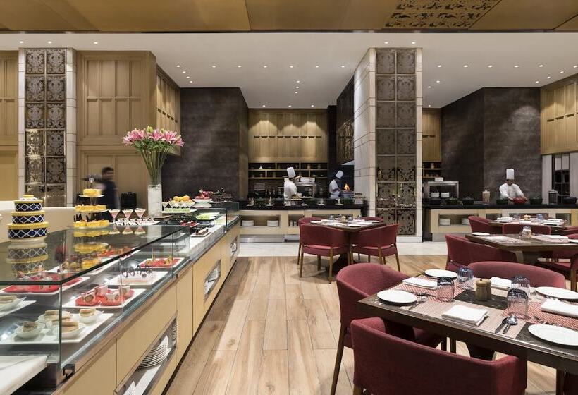 Отель Crowne Plaza New Delhi Mayur Vihar Noida, An Ihg