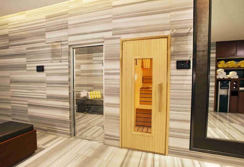 Отель Crowne Plaza New Delhi Mayur Vihar Noida, An Ihg