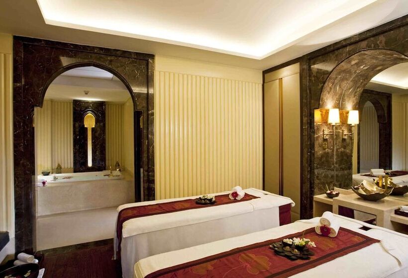 Отель Crowne Plaza New Delhi Mayur Vihar Noida, An Ihg