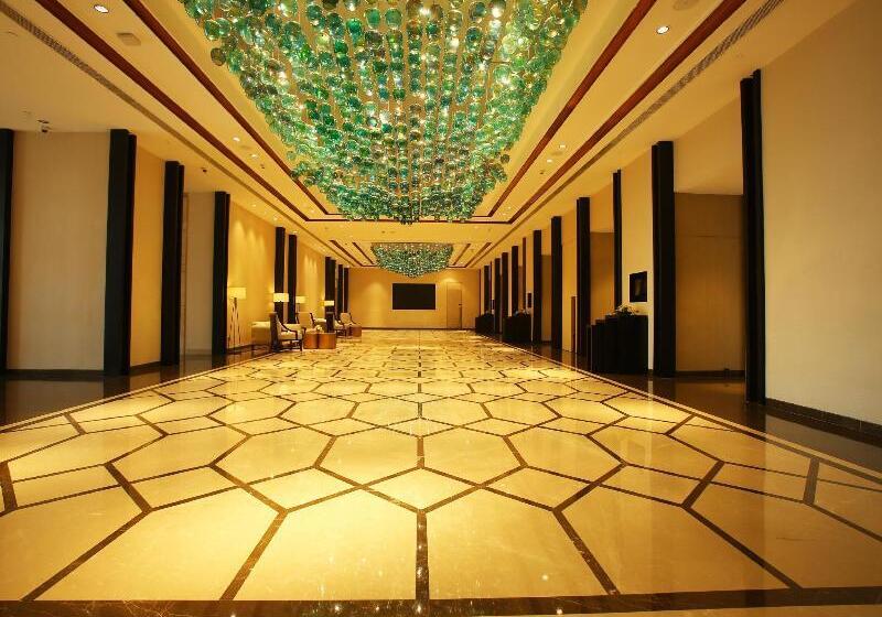 Отель Crowne Plaza New Delhi Mayur Vihar Noida, An Ihg