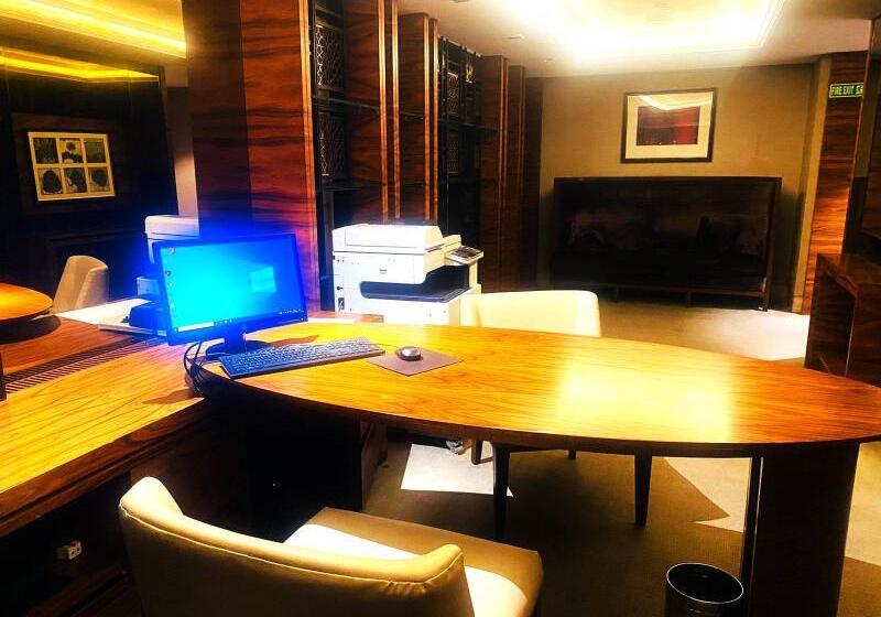 Отель Crowne Plaza New Delhi Mayur Vihar Noida, An Ihg