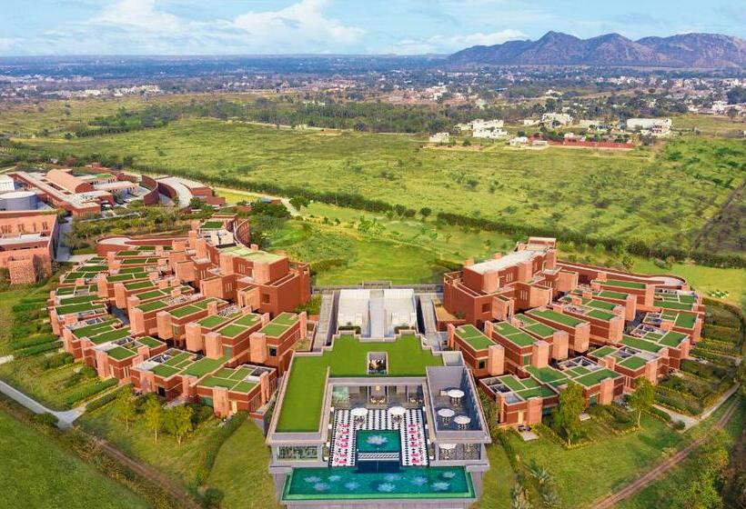 בית מלון כפרי Taj Devi Ratn Resort & Spa, Jaipur