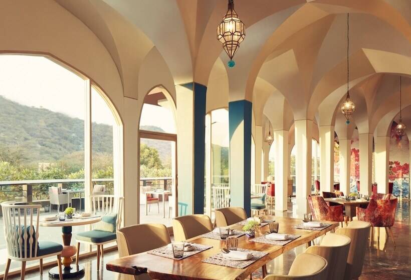 בית מלון כפרי Taj Devi Ratn Resort & Spa, Jaipur