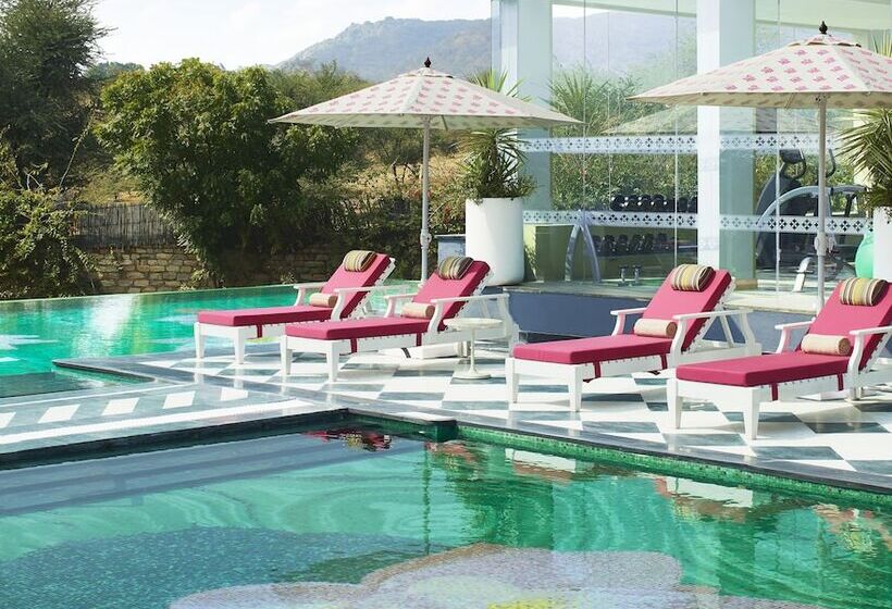 בית מלון כפרי Taj Devi Ratn Resort & Spa, Jaipur