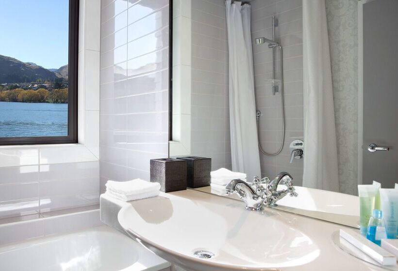 هتل Doubletree By Hilton Queenstown