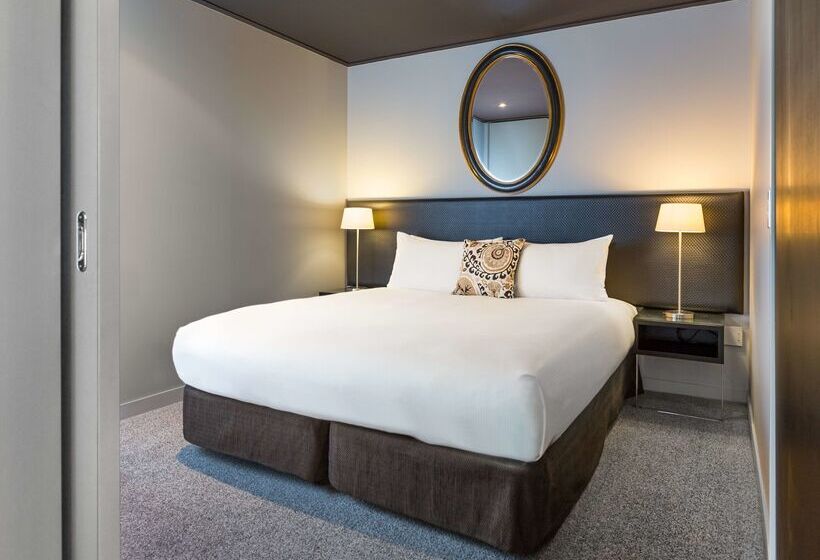 هتل Doubletree By Hilton Queenstown