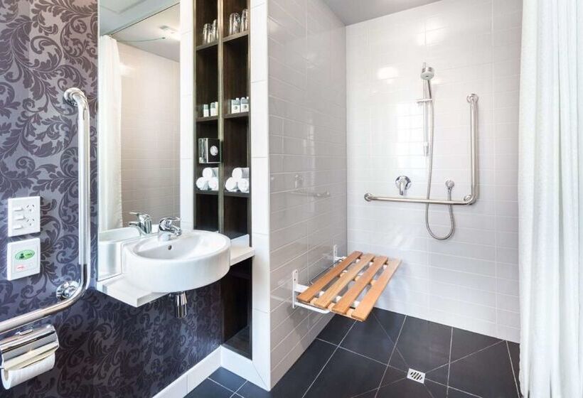 هتل Doubletree By Hilton Queenstown