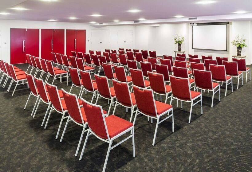 هتل Doubletree By Hilton Queenstown