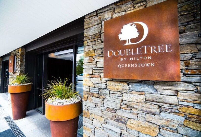 هتل Doubletree By Hilton Queenstown