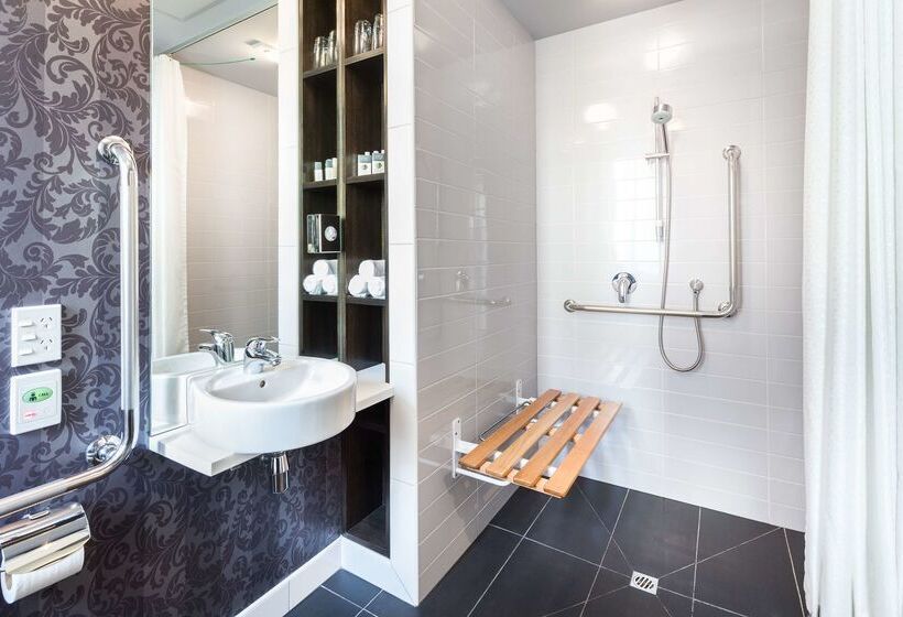 هتل Doubletree By Hilton Queenstown