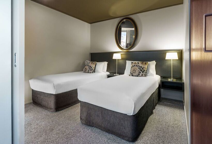 هتل Doubletree By Hilton Queenstown