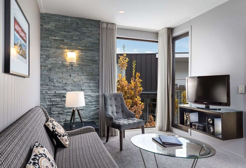 هتل Doubletree By Hilton Queenstown