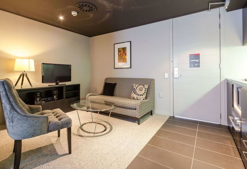 هتل Doubletree By Hilton Queenstown