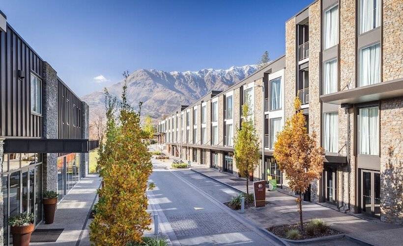 هتل Doubletree By Hilton Queenstown