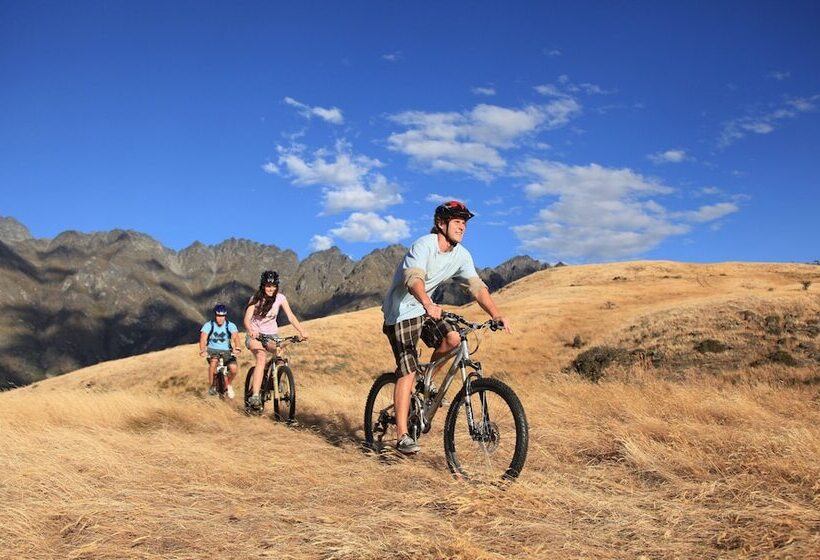 هتل Doubletree By Hilton Queenstown