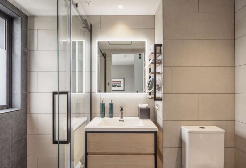 هتل Doubletree By Hilton Queenstown