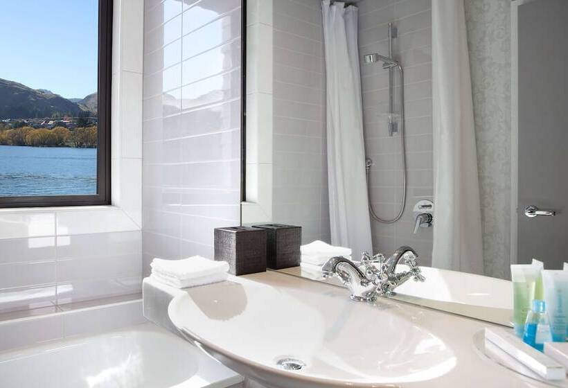 هتل Doubletree By Hilton Queenstown