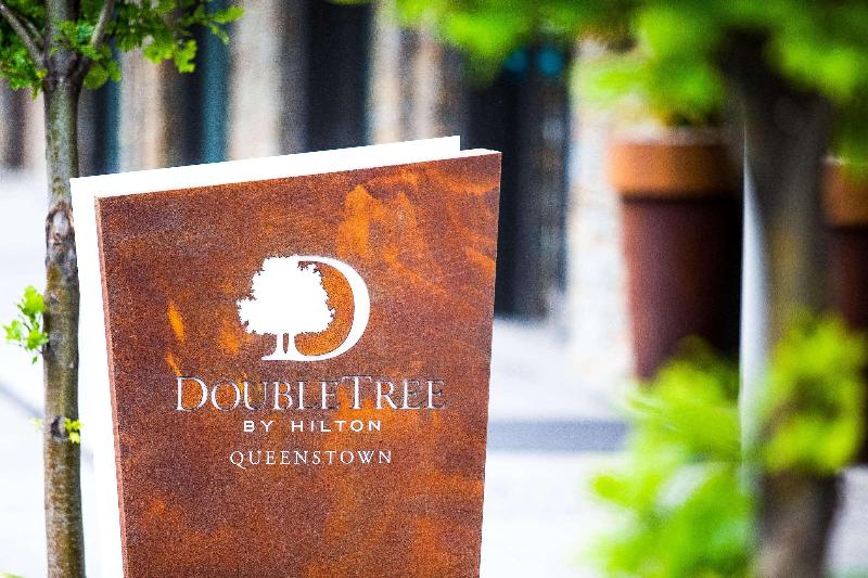 هتل Doubletree By Hilton Queenstown