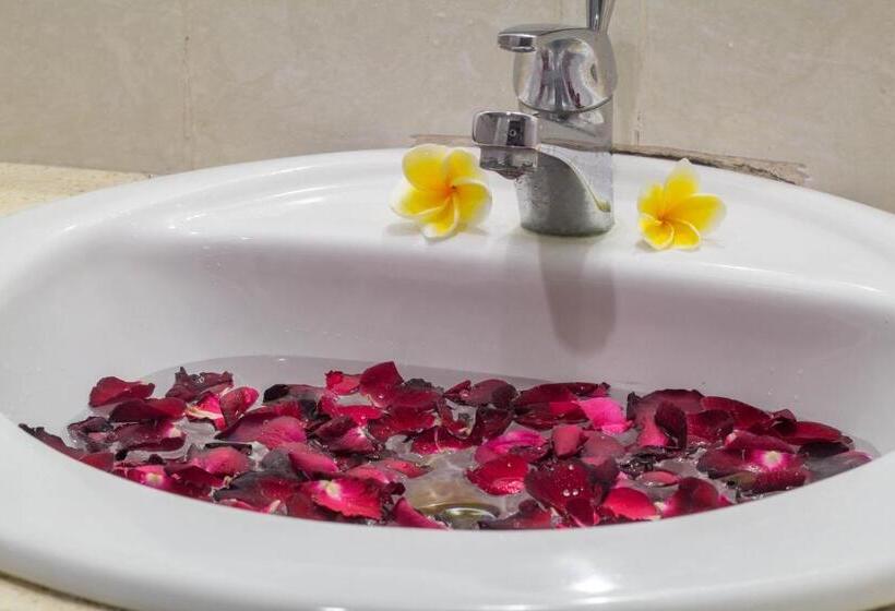 酒店 Fourteen Roses Beach