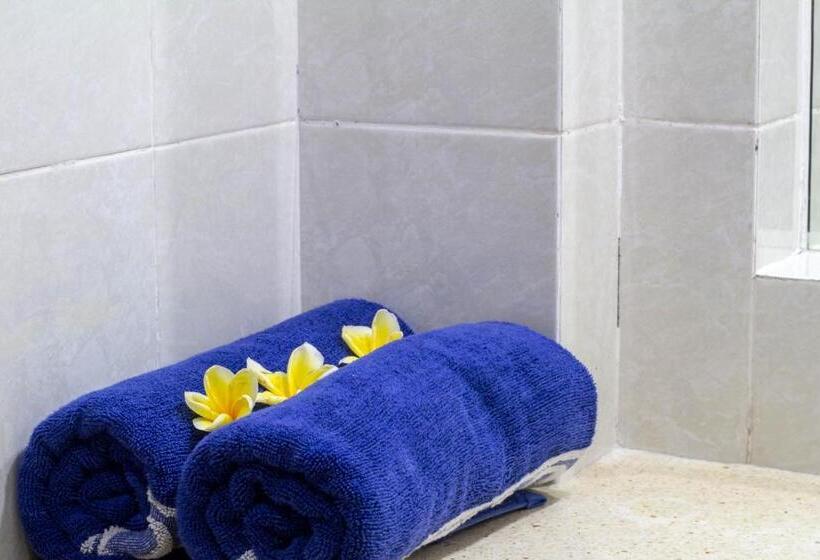 酒店 Fourteen Roses Beach