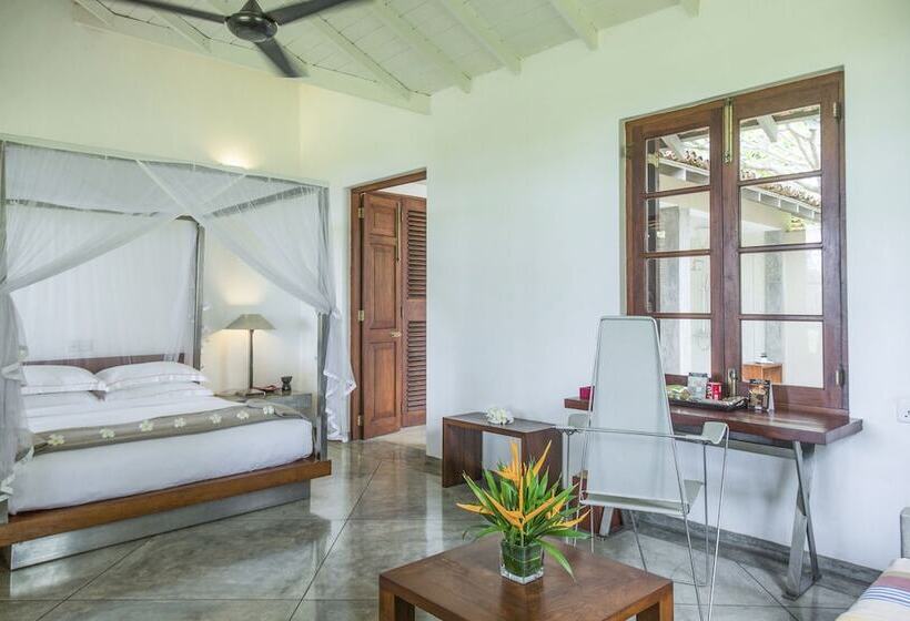 בית מלון כפרי The Frangipani Tree By Edwards Collection